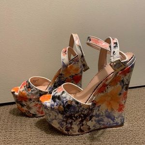 Floral wedges